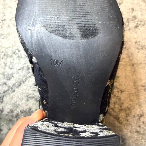 Embroidered Floral Black & Gold Ankle Boots By Indigo Rd. Size 10M Zipper Closur - Picture 3 of 9